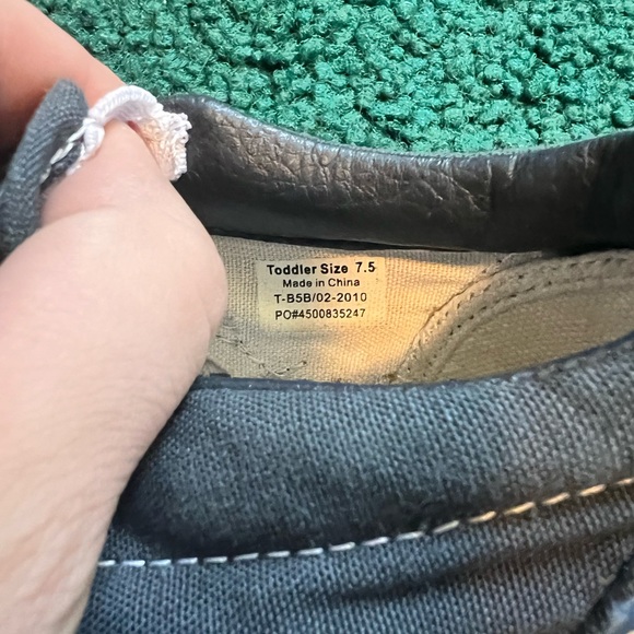 Check vans - Picture 3 of 3